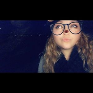 Meet your Posher, Chloe